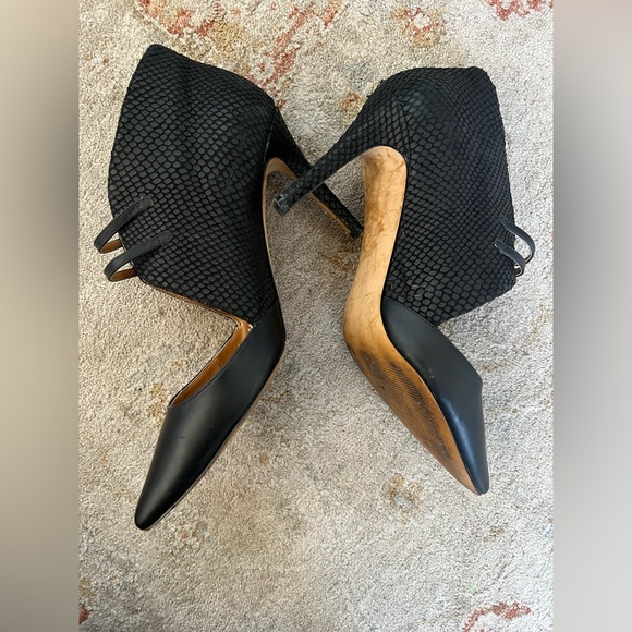 Leather & snakeskin Nine West heels w/ high sides & double front buckle. Sz 9.5 - Picture 4 of 10